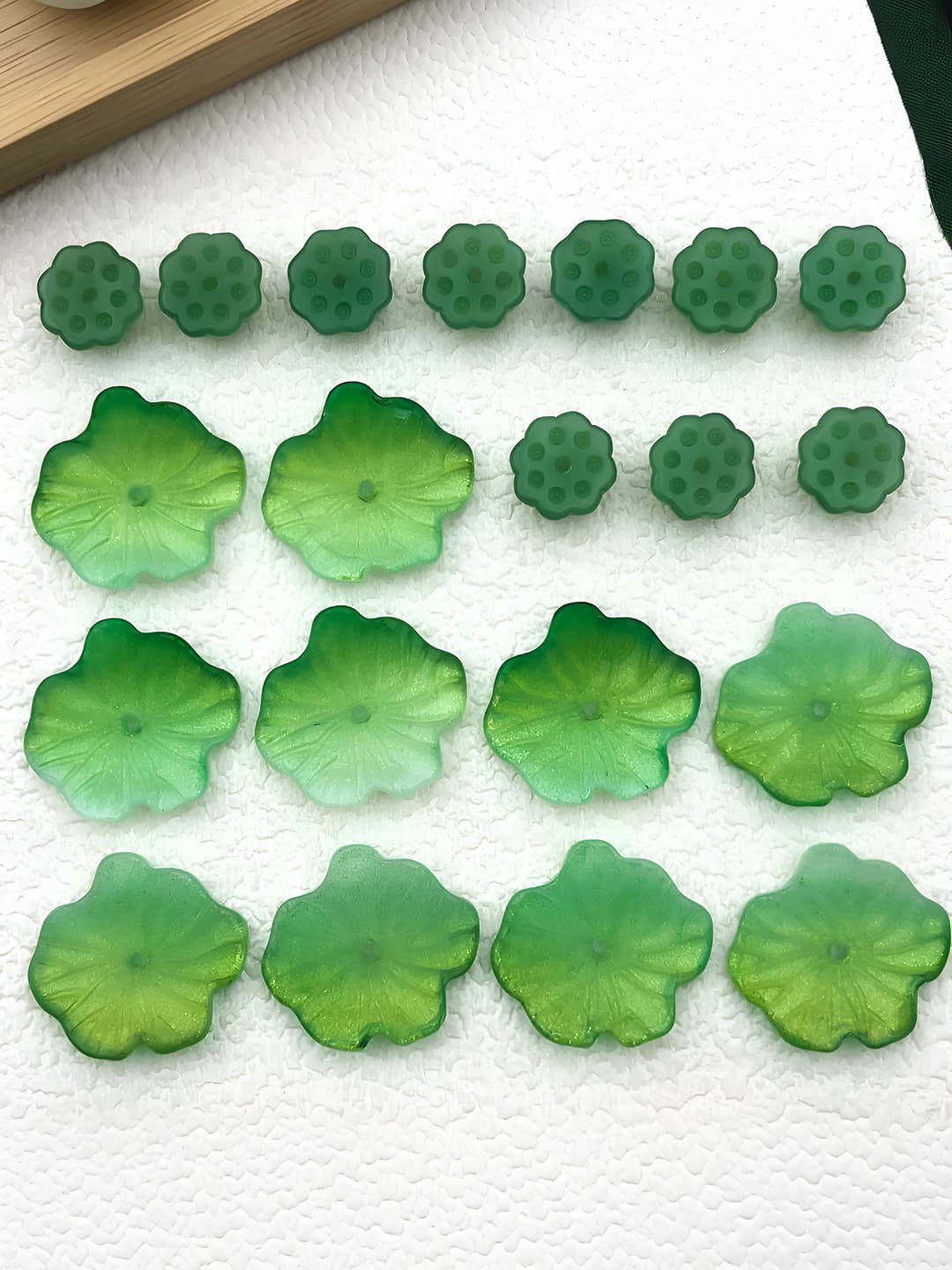 20 pc mixed glass lotus leaf set-2 types-25.8g