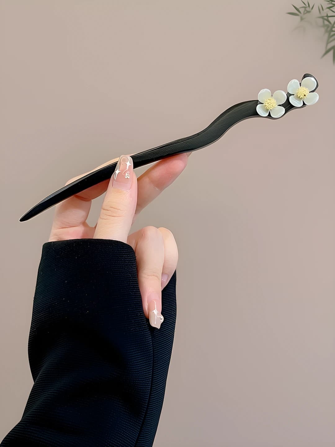 Plum blossom ~17 cm