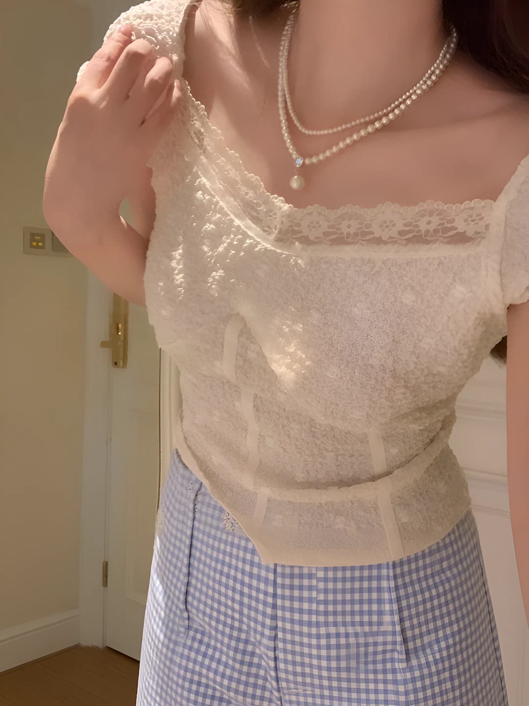 Ayollar uchun fransuz uslubidagi retro perla ikki qatlamli zanjir, kichik perla aksessuar, yuqori darajadagi yengil lyuks ko'krak zanjiri choker
