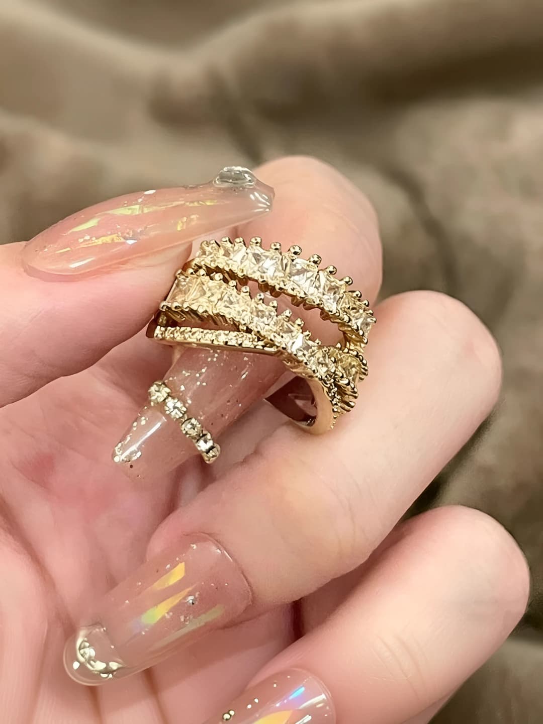 Gold multi-layer crossing zircon ring