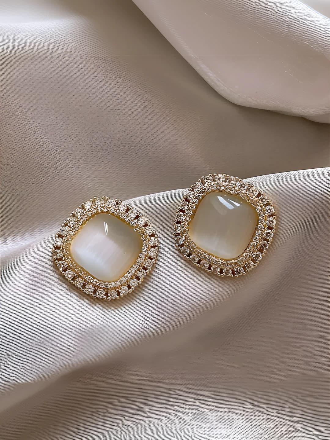 5-Gold square cat eye stud