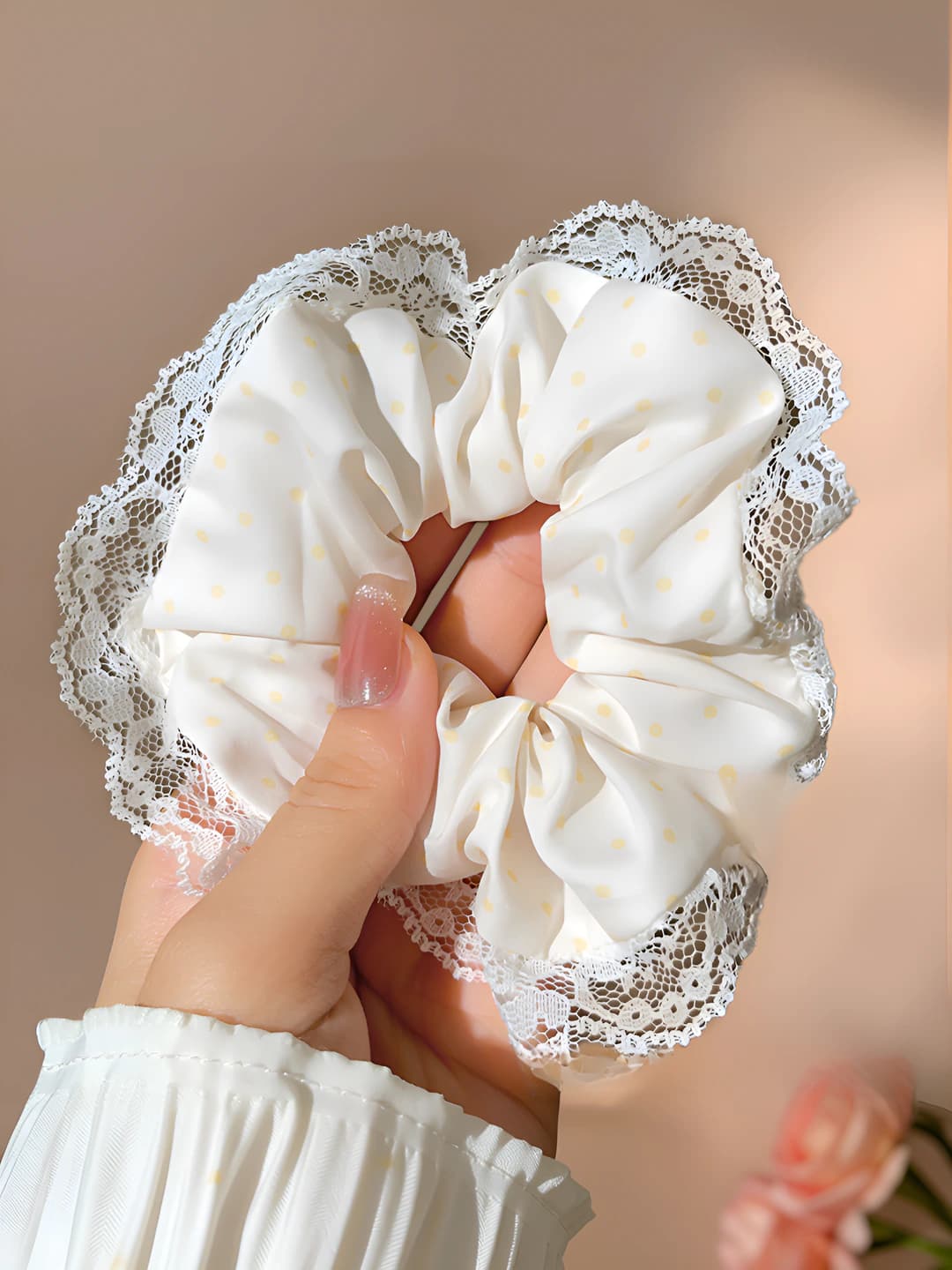 Yellow polka dot lace, 12 cm