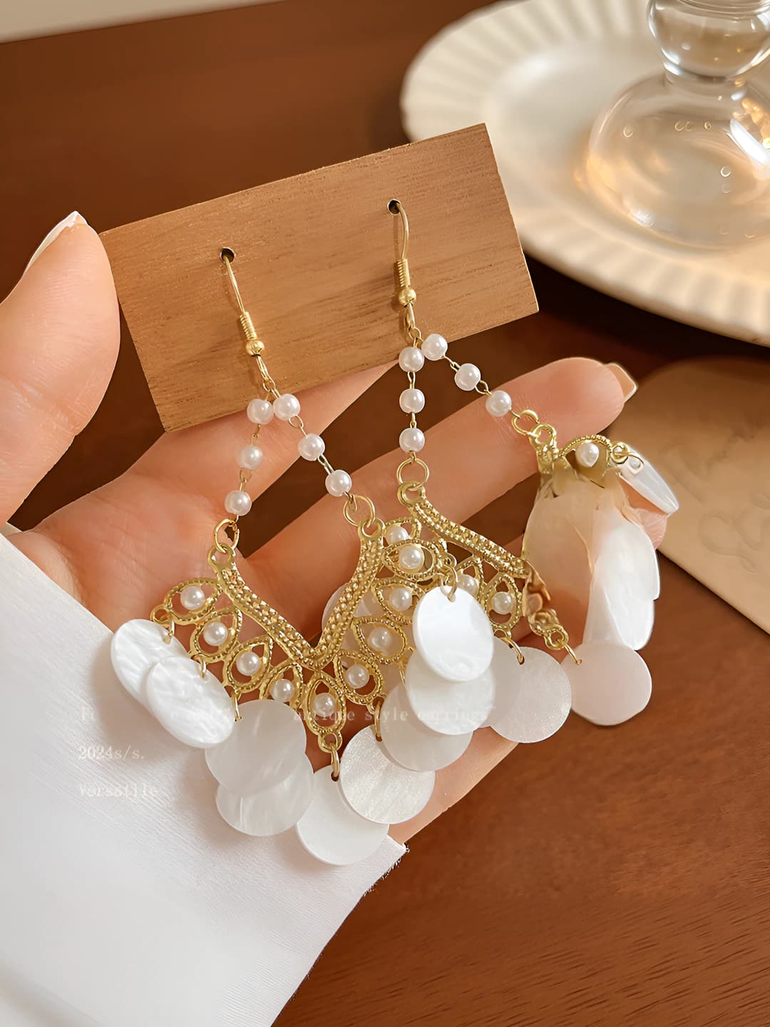 Diamond-shaped cut-out circle stud earrings