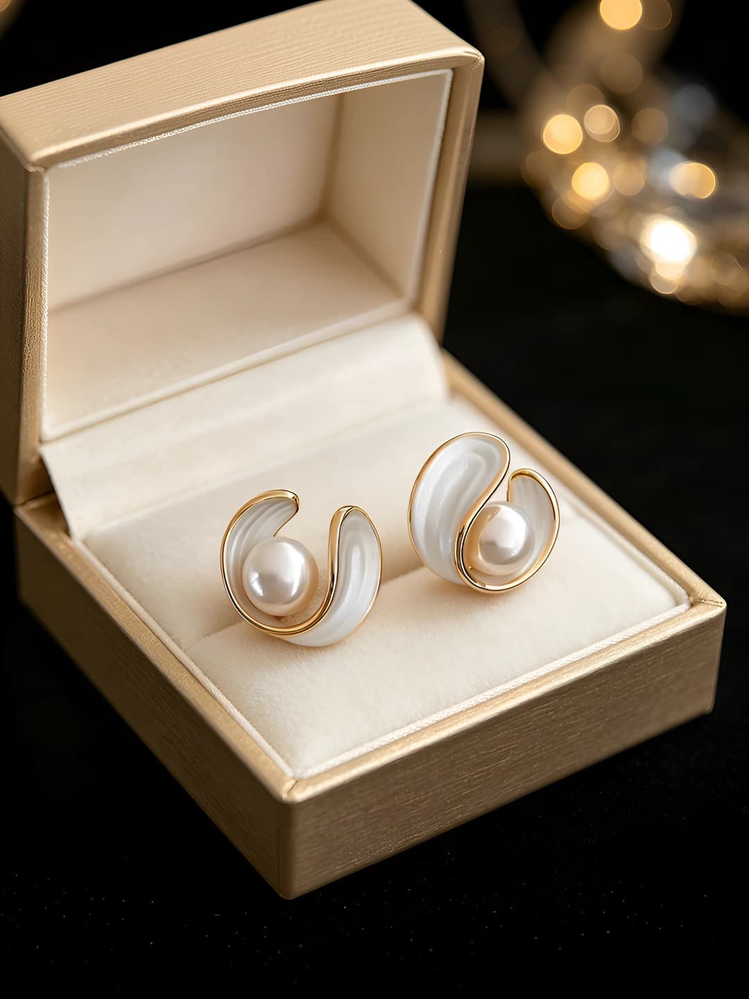 Gold drop pearl stud