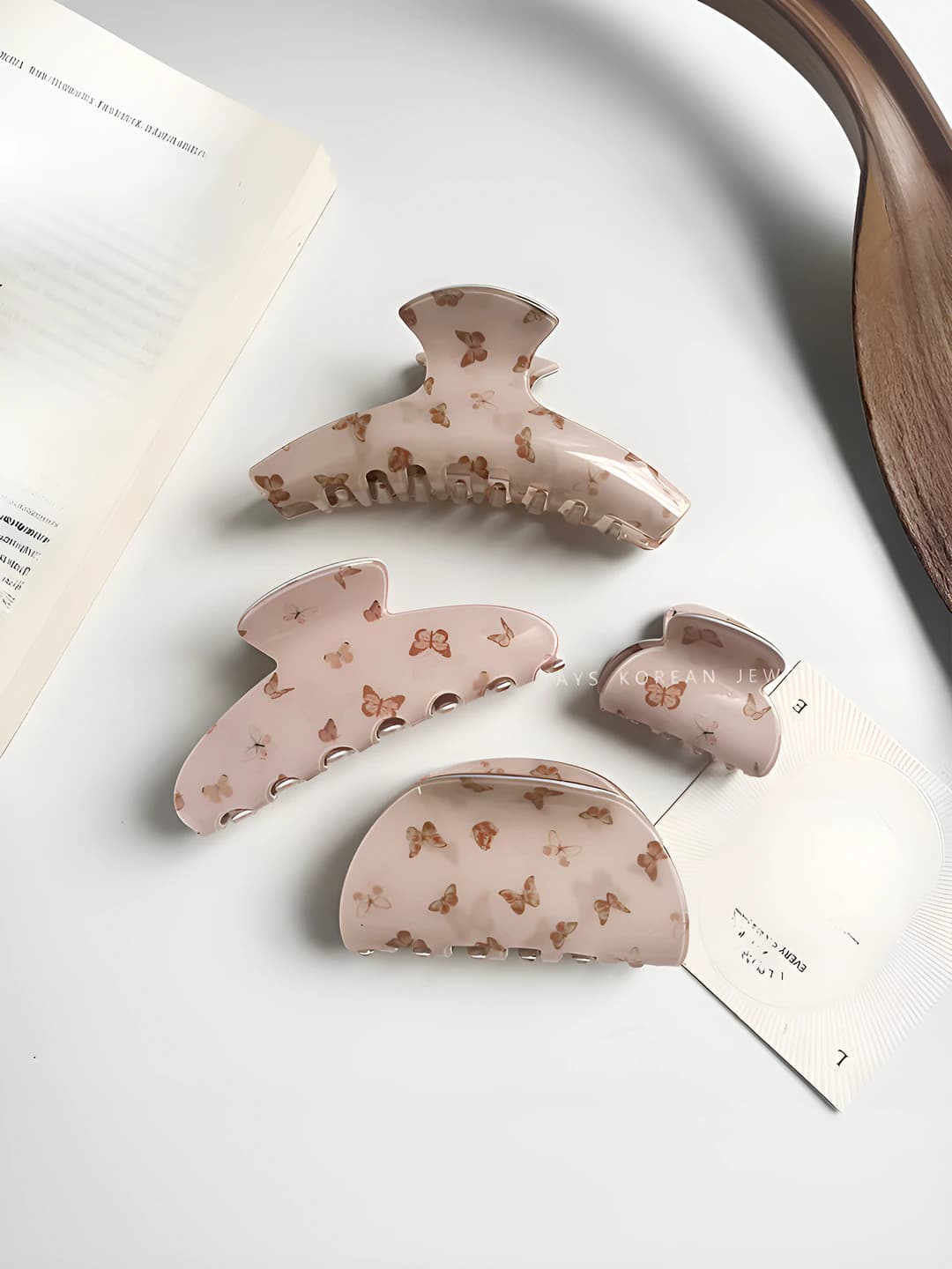 Ayollar uchun koreys uslubida sevimli kapalak shaklidagi asetat soch toʻgʻnagʻichlari (shark clips), yuqori darajadagi va nozik dizayn