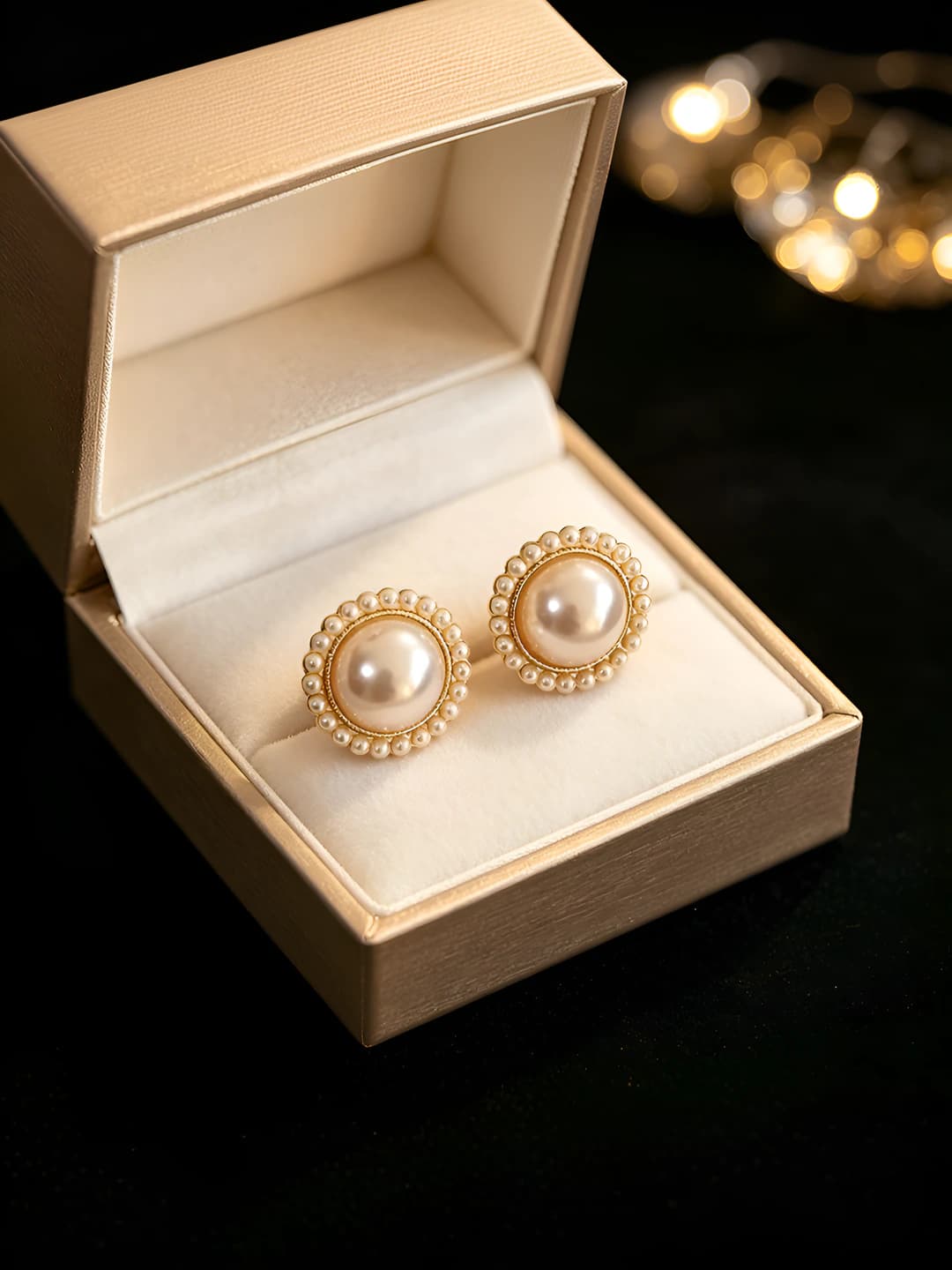 Pearl circle stud