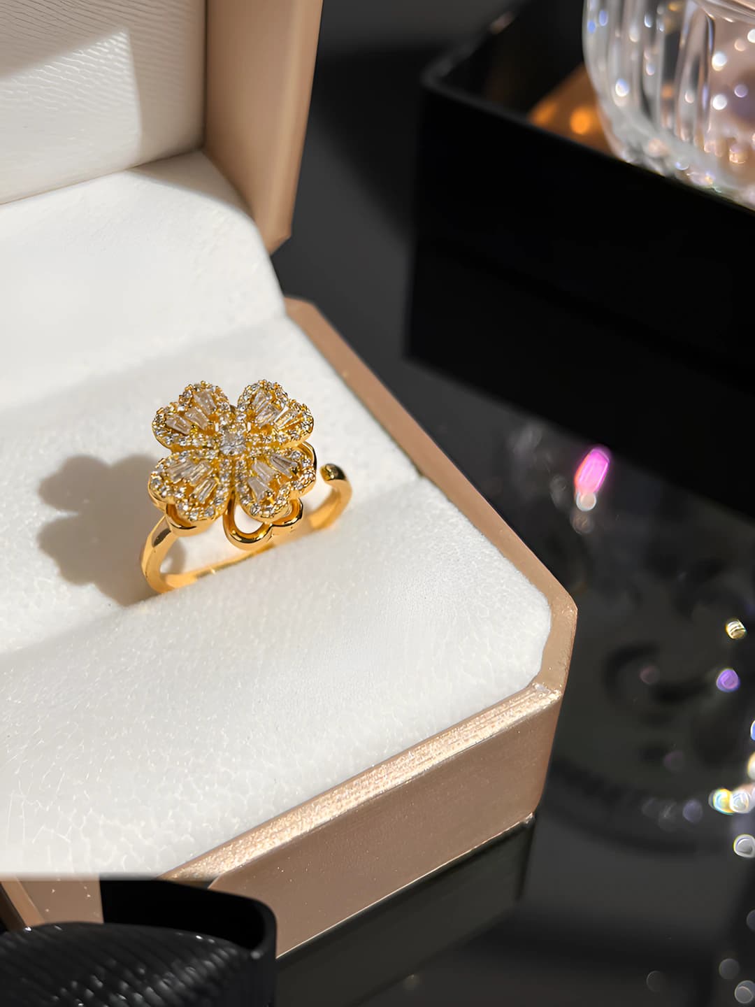 Zircon Clover (Rotating)