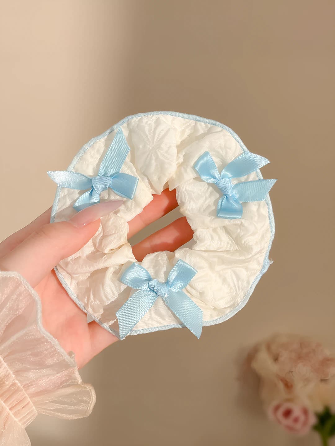 Blue-white bow (pure white) 10 cm