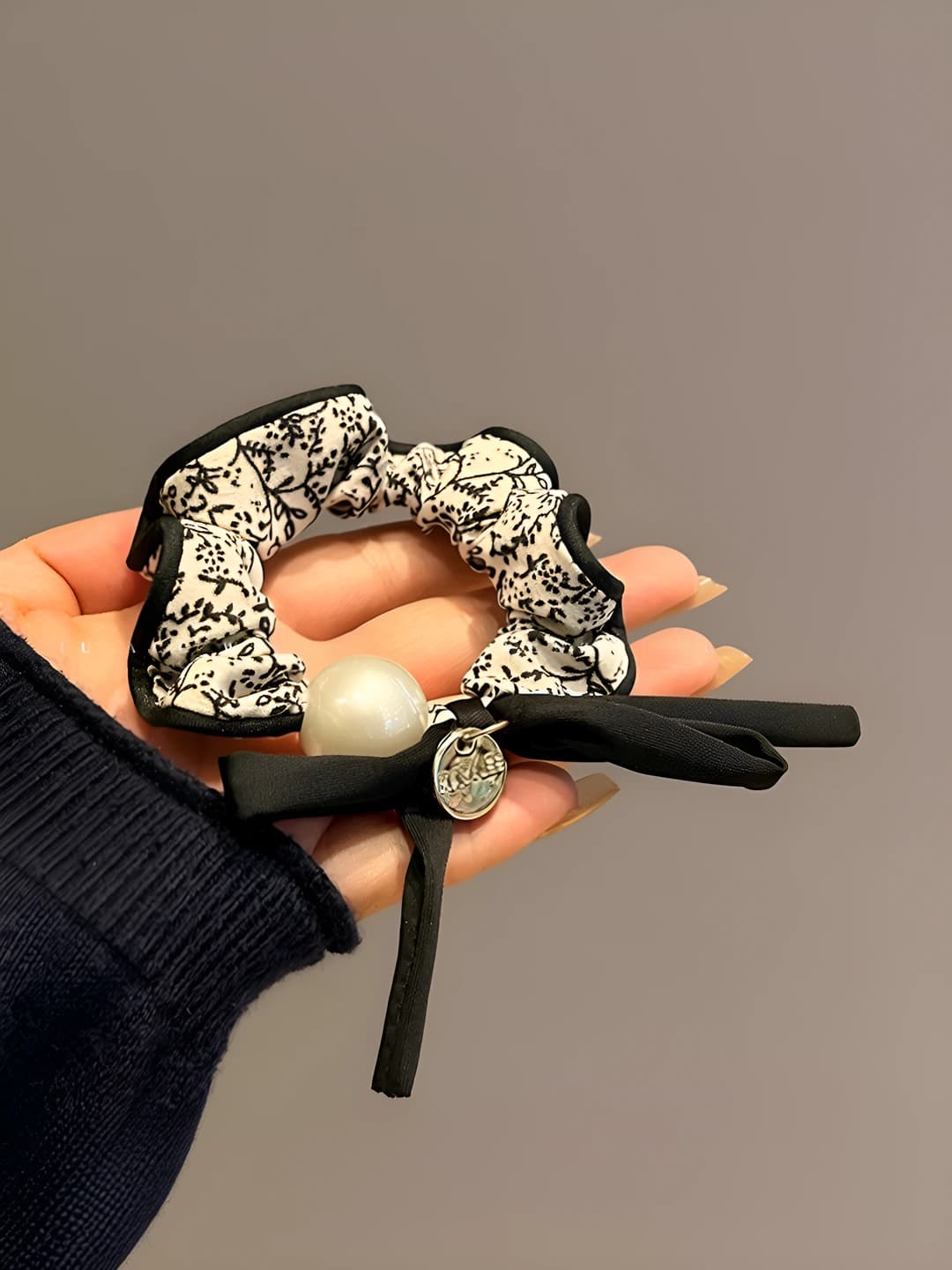 1# Beige floral, pearl, ~8 cm