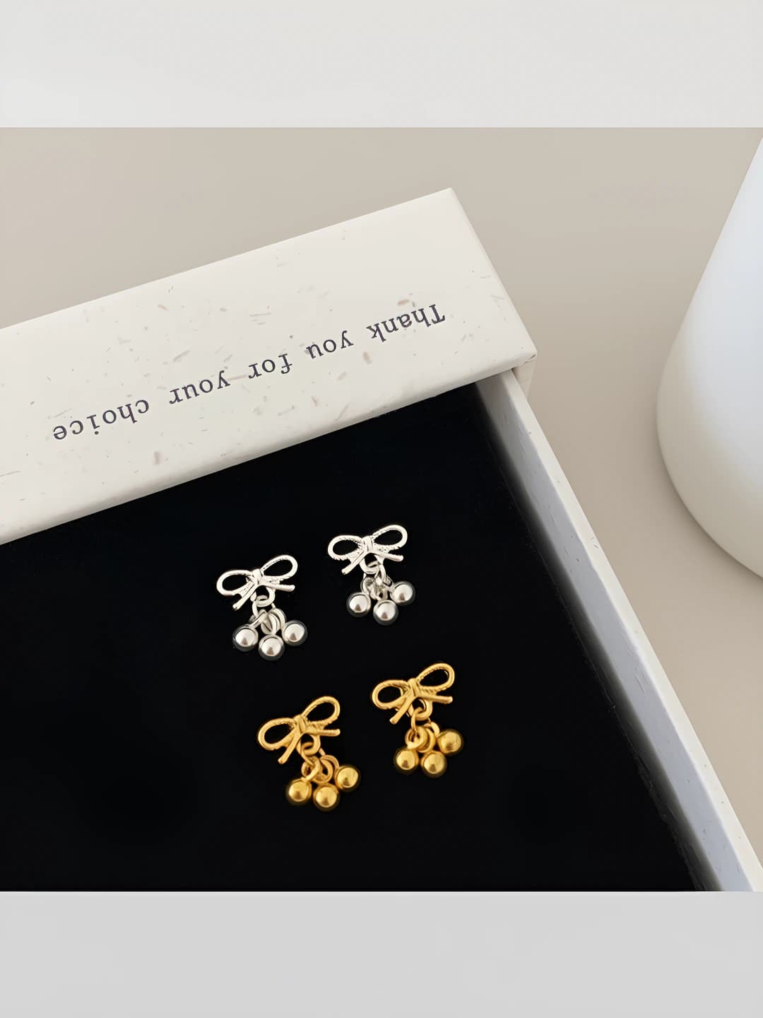 Women's grape-shaped bow and bead earrings, gold tone, 925 silver post, simple and luxurious, small and high-end, versatile