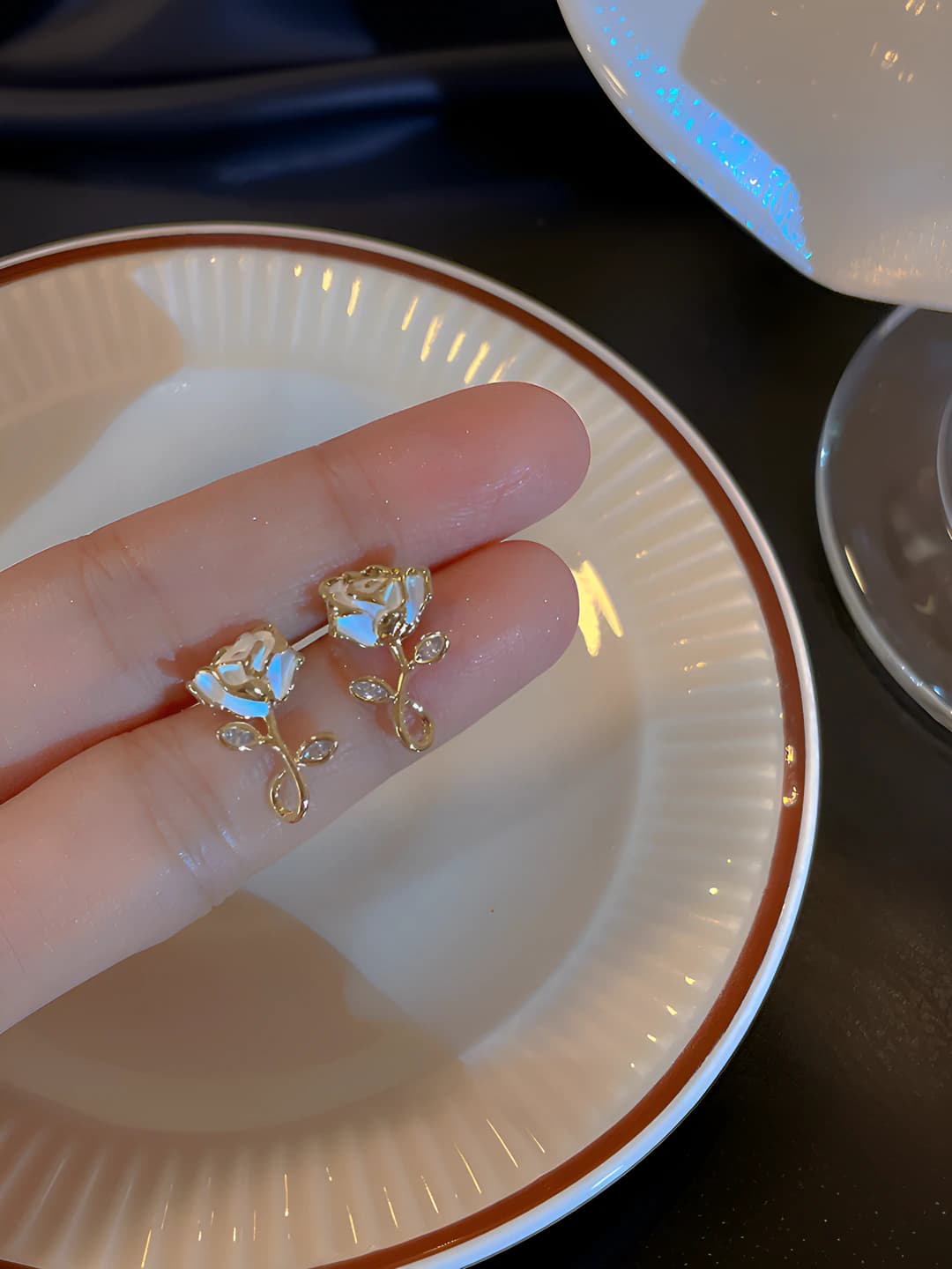 White rose earrings, gold
