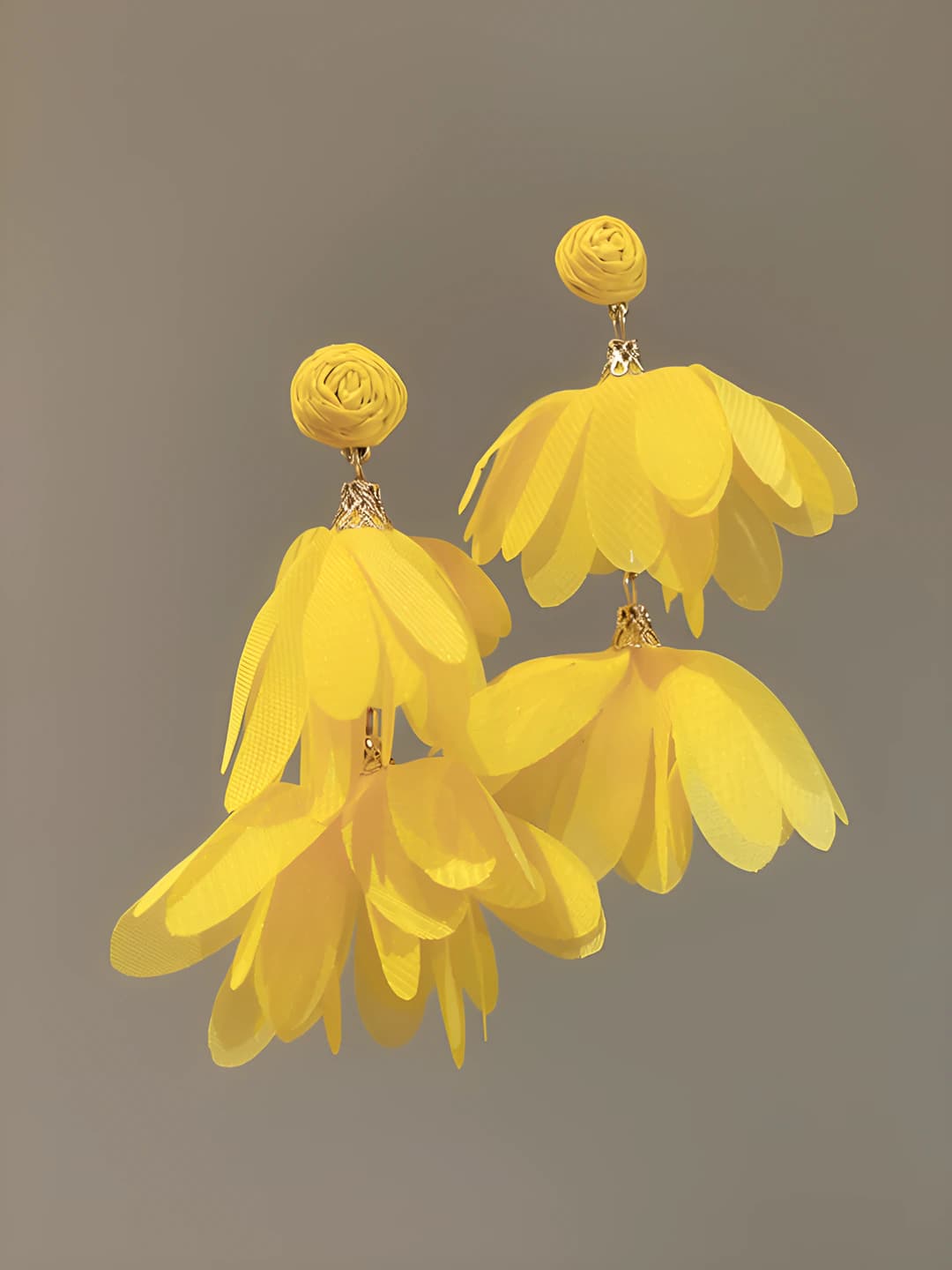 180# Silver - Yellow petal tassel