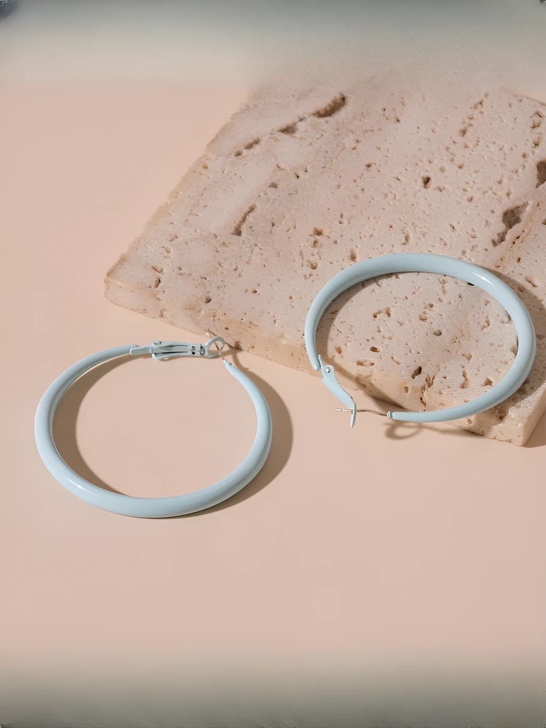 Silver post - blue circle