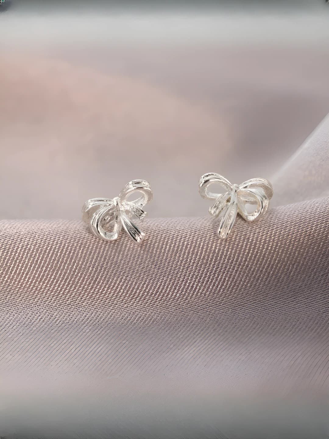 5# Bow stud earrings