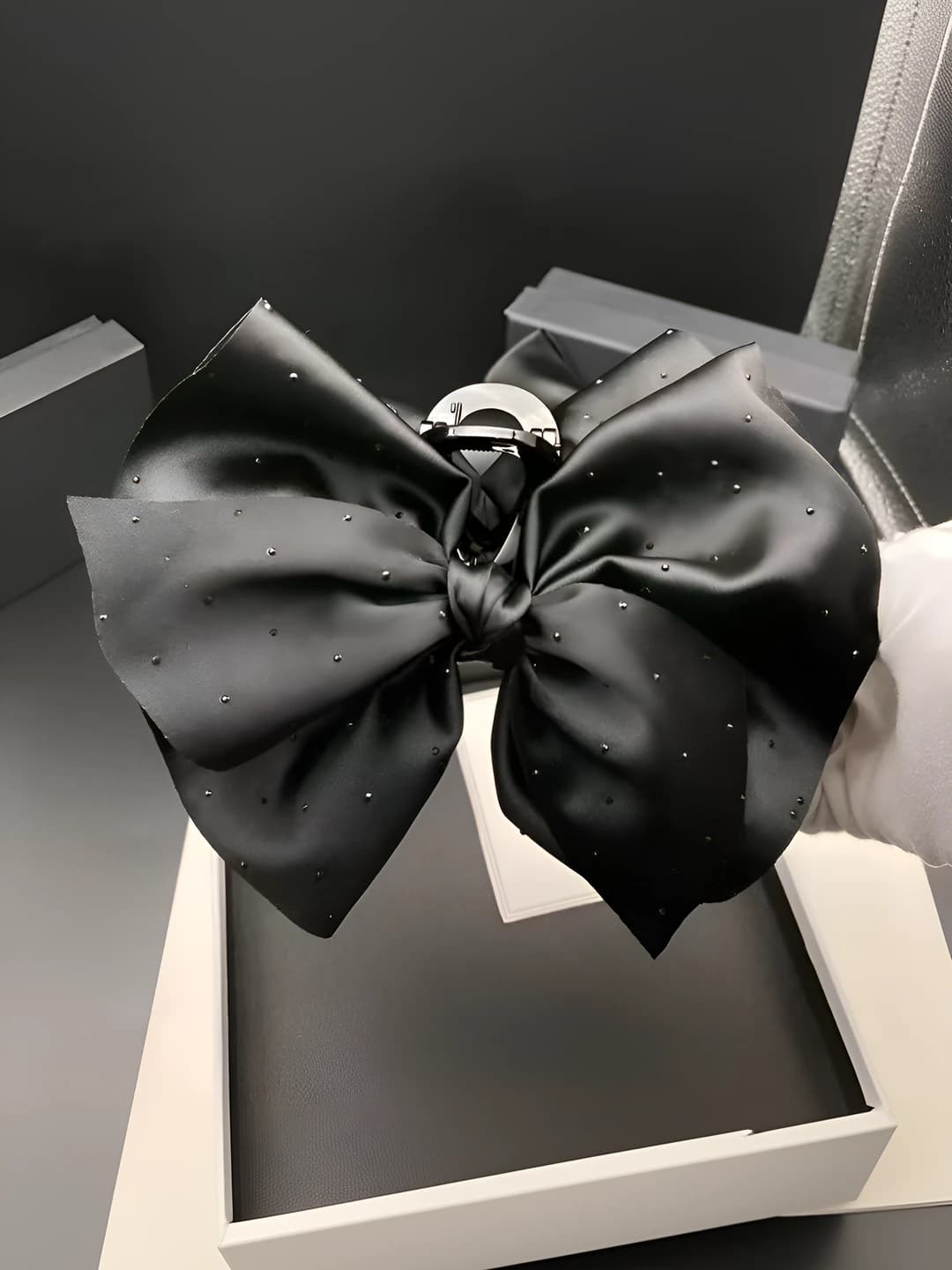 Women's black bow claw hair clip