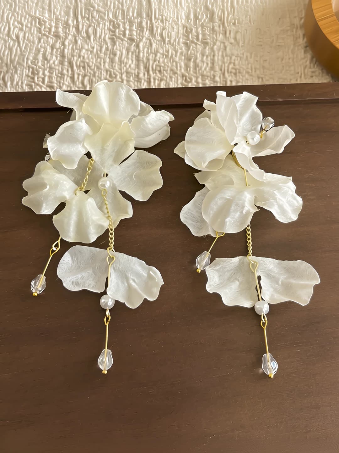 Beige flower tassel stud earrings - 9.5 cm
