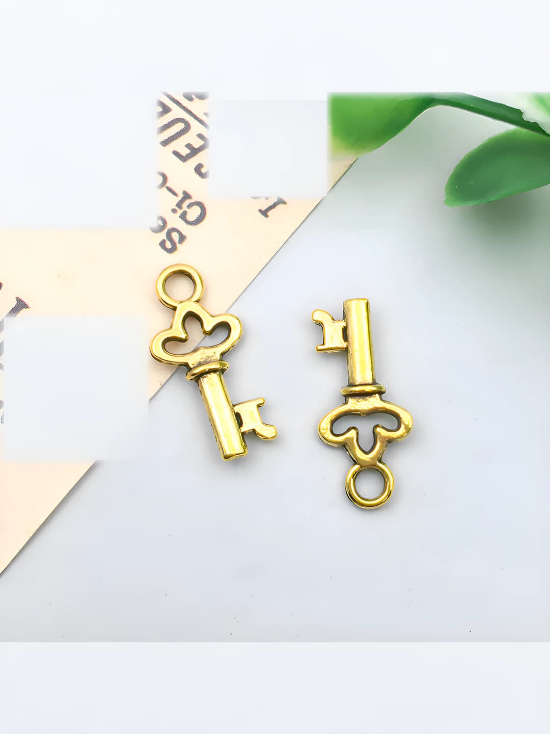 1 pc antique gold key 16x8mm-0.4g