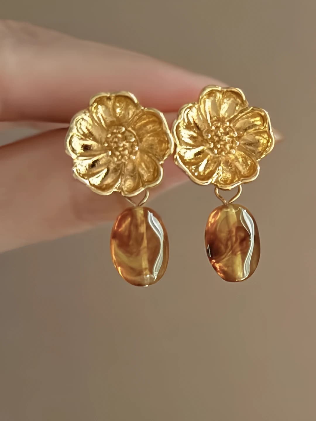 Coffee drop earrings with gold flower