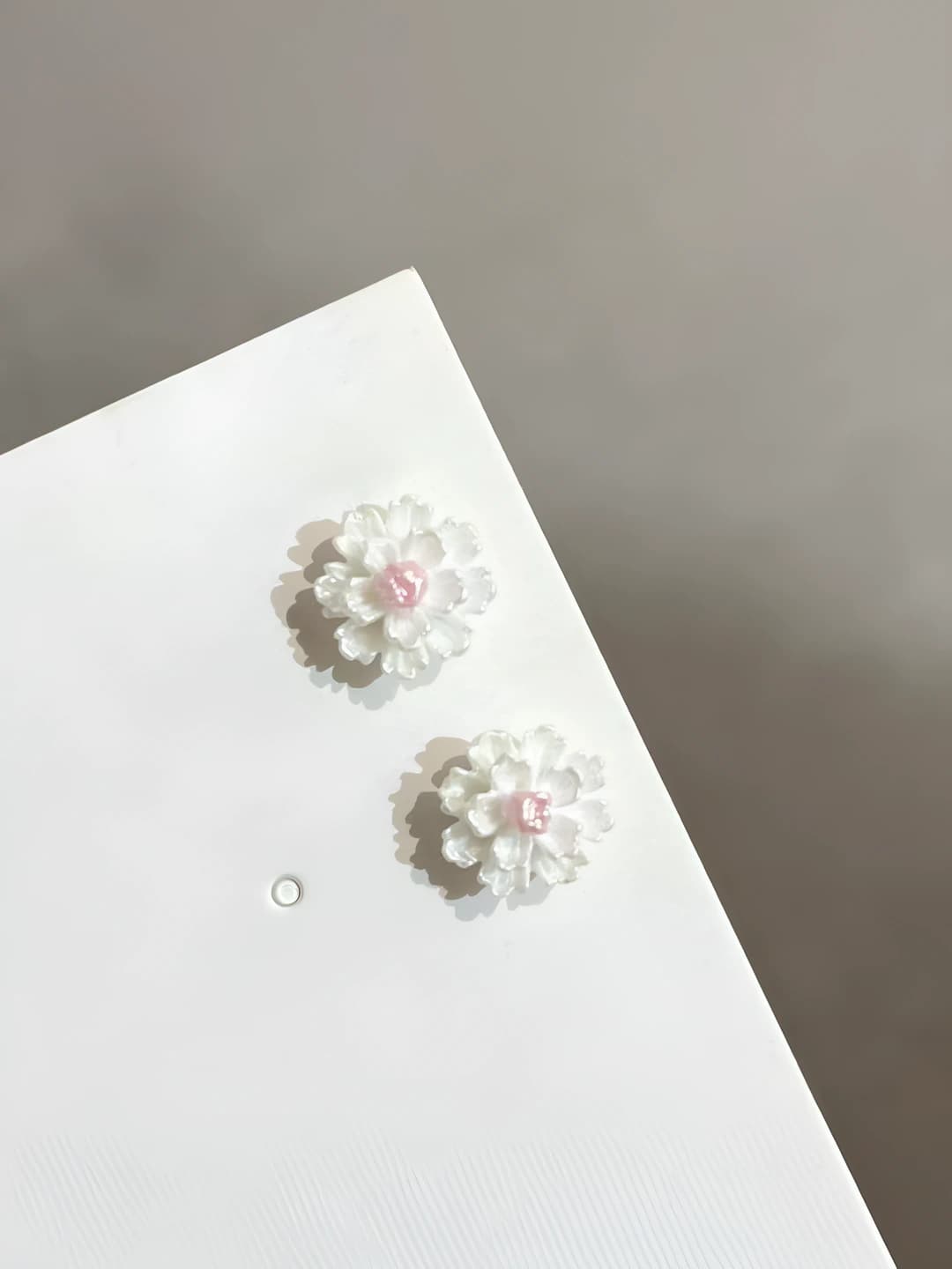 White flower magnetic clips, pair