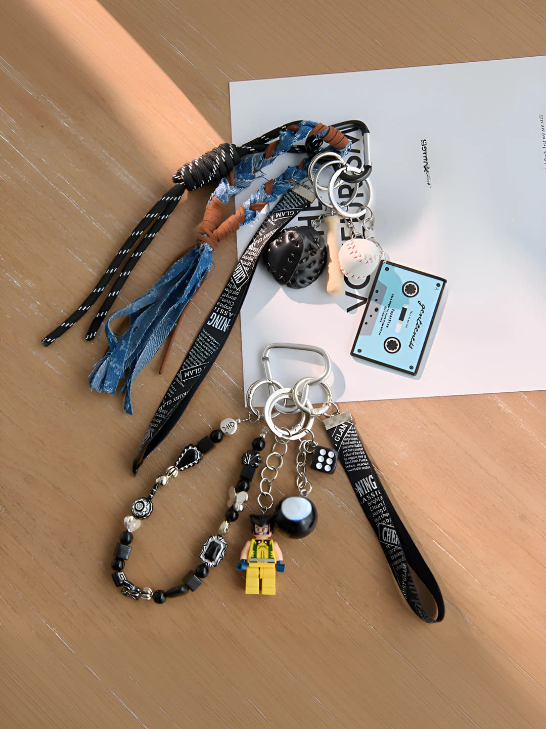 Women's keychain: fabric, electroplating, individual style, cross, crown and Roman numerals patterns, pearl, shell, starry sky and Saturn design elements