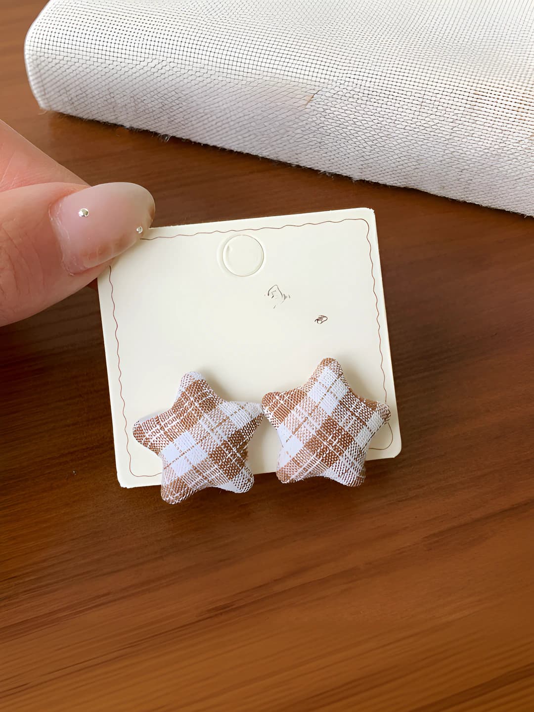 Brown & white plaid stars
