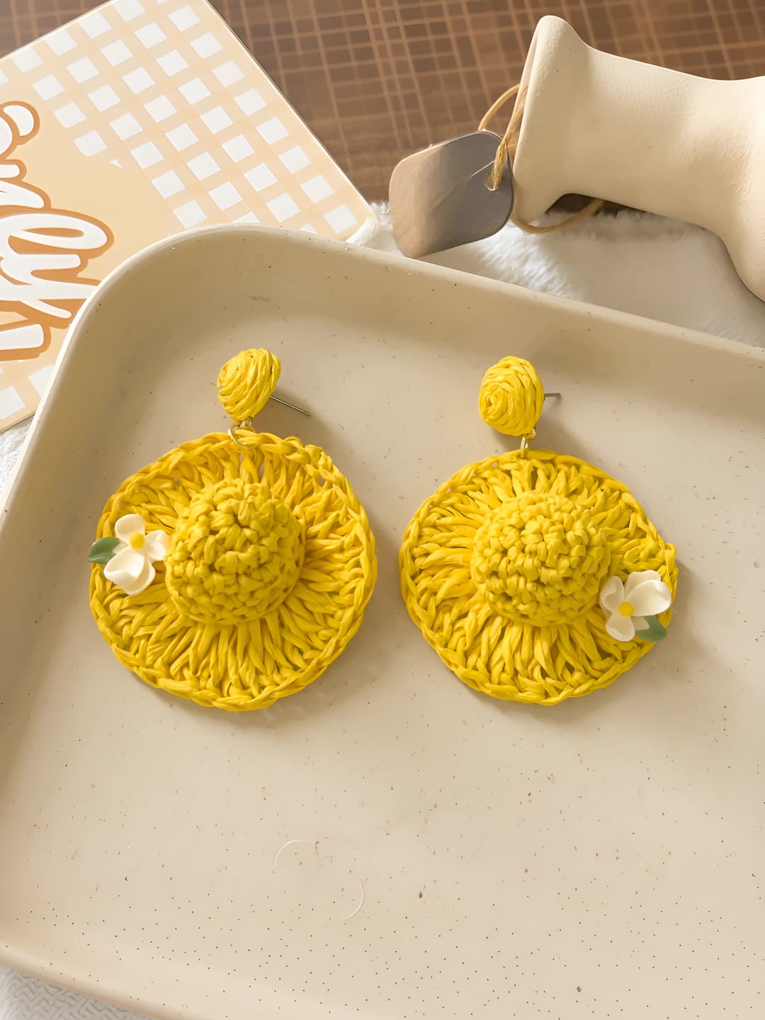 Yellow straw hat studs