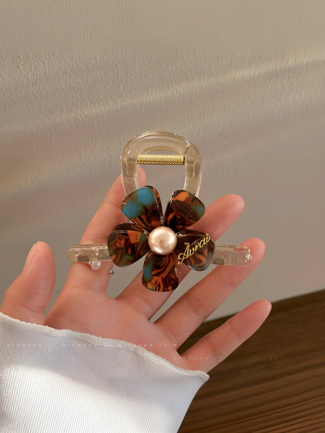 Women's retro blue and coffee flower acrylic hair clips and combs (shark clip)