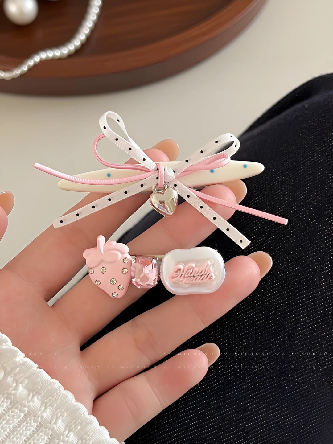 Women's hair clips and combs: cute bows and comfortable hair clips