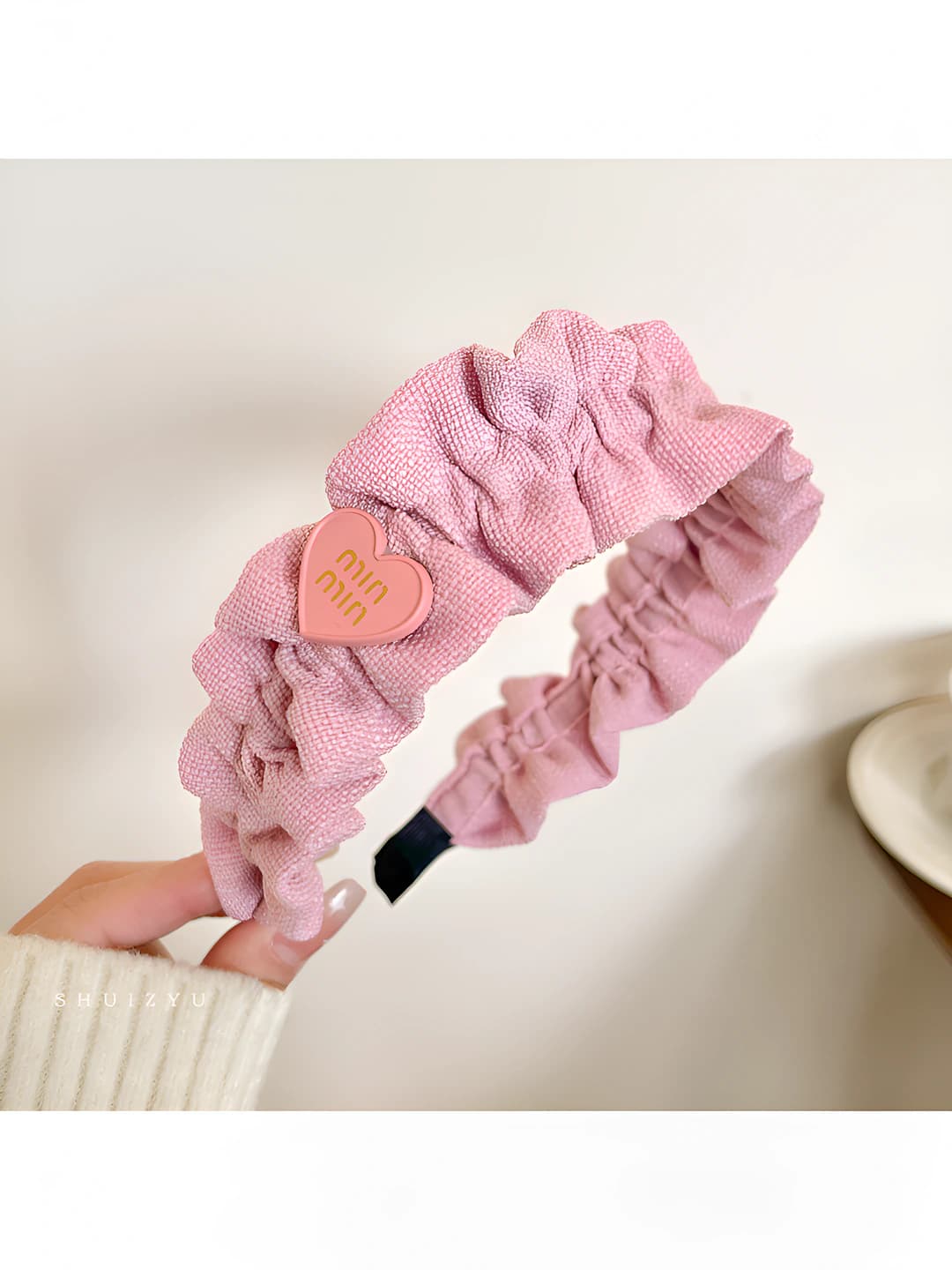 Pink, ruffled heart