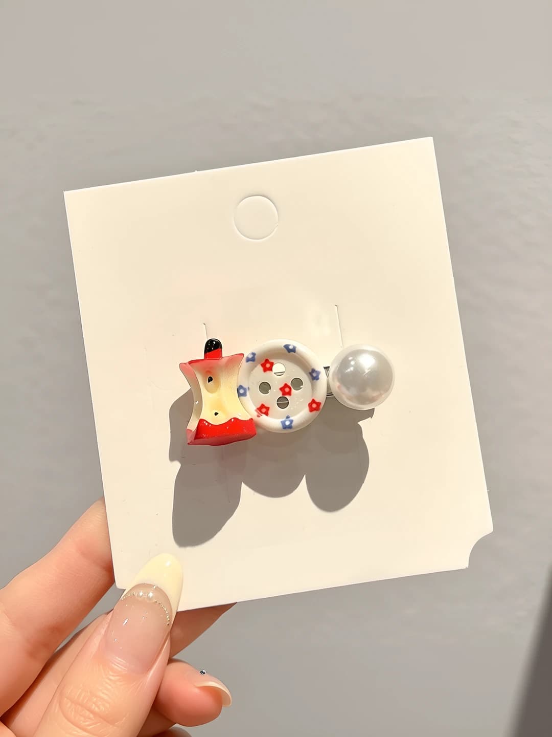 White apple button clip ~3cm