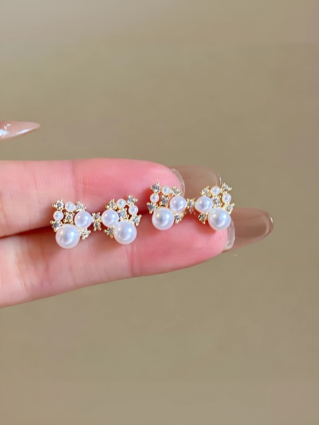Pearl bow