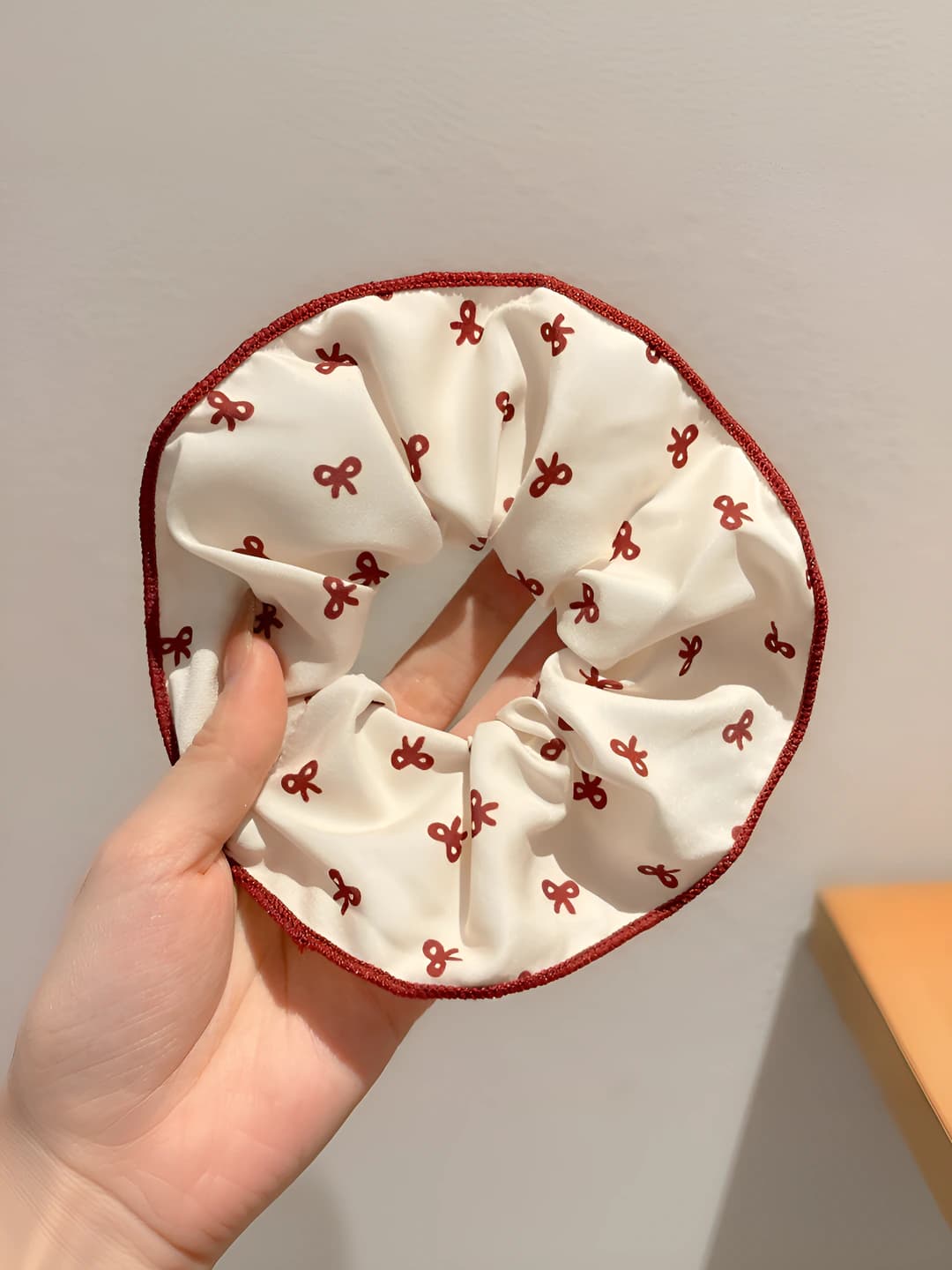 Oq rangli tasma print, 14 sm