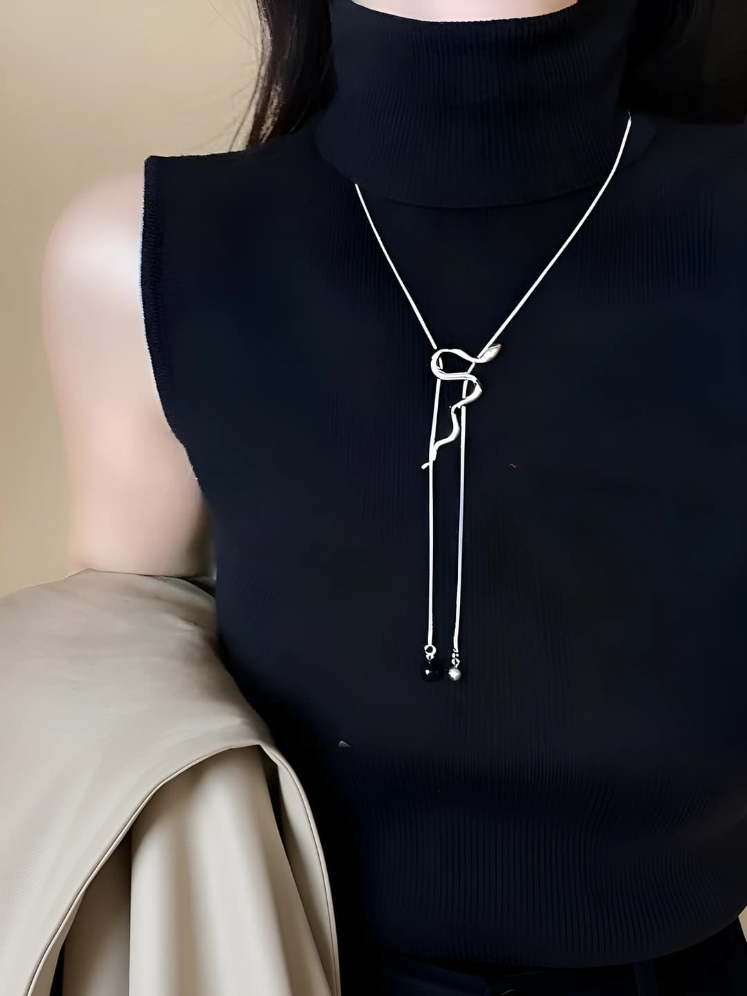 Small snake pearl pendant chain