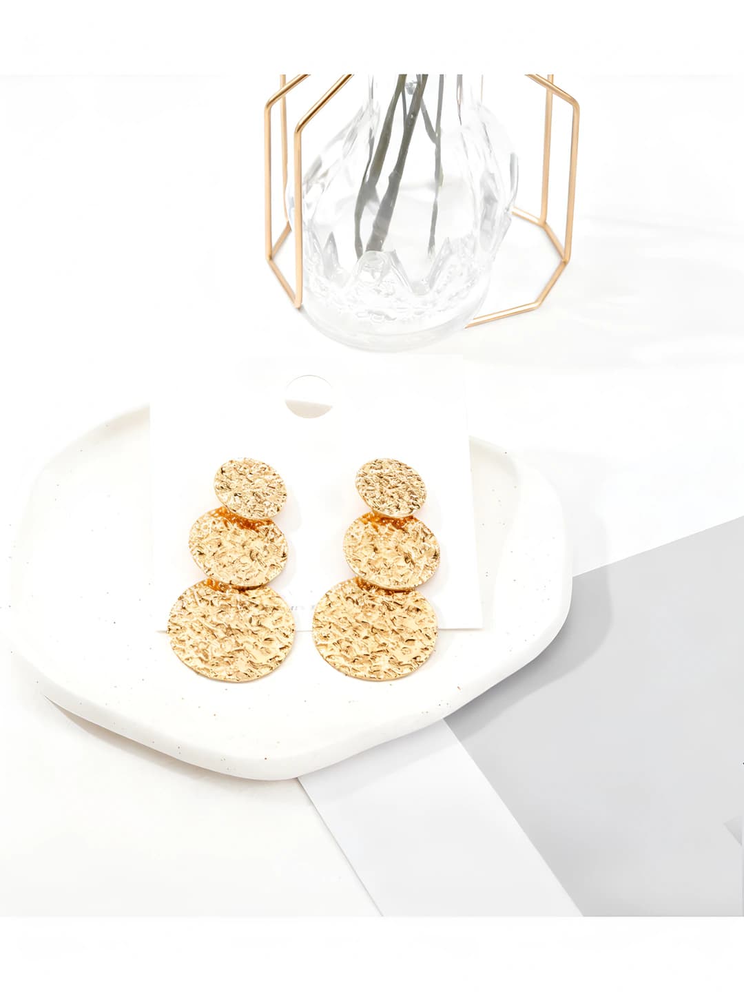 Geometric round piece