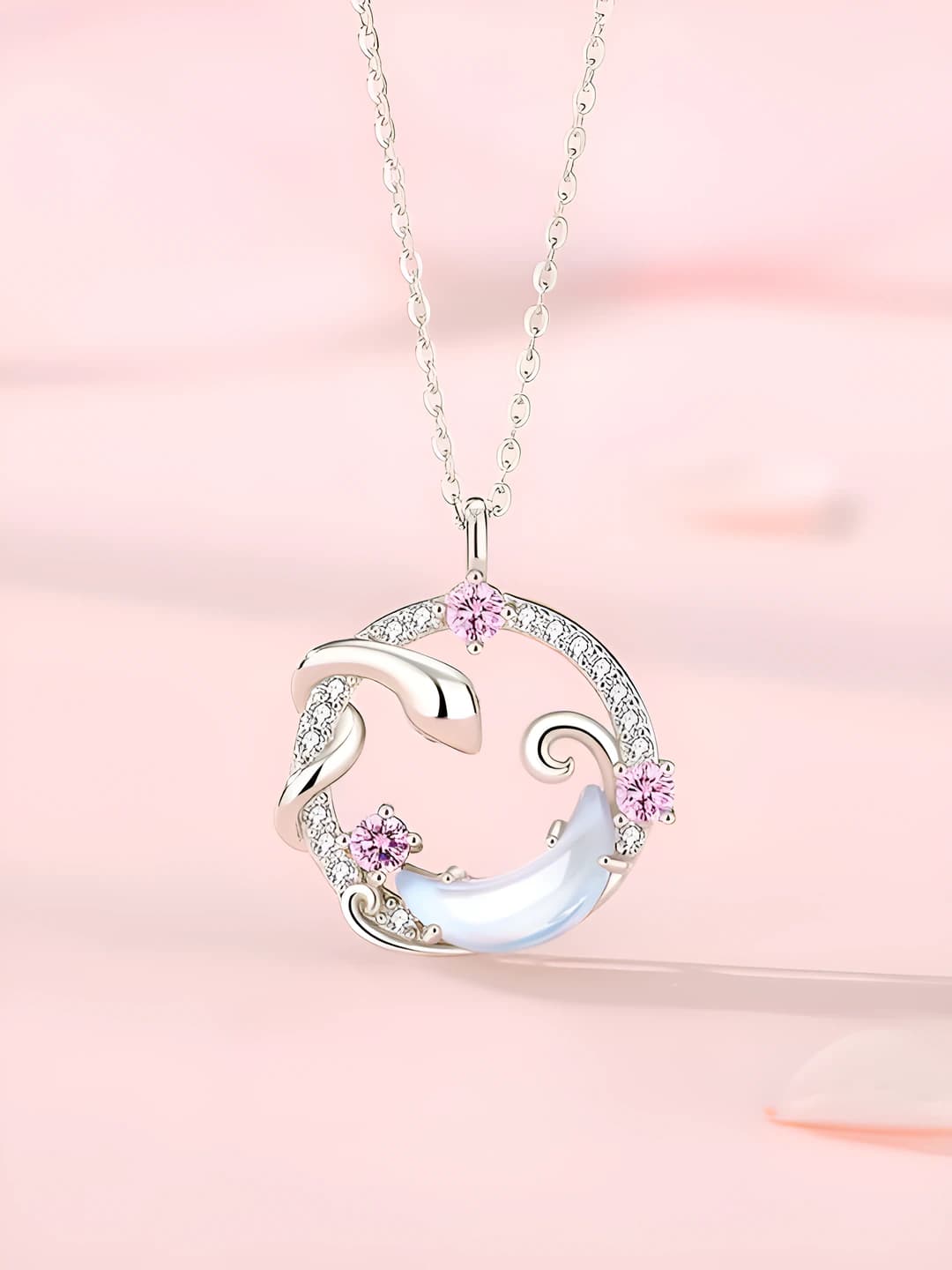 Women's geometric pendant necklace in natural style with alloy snake chain