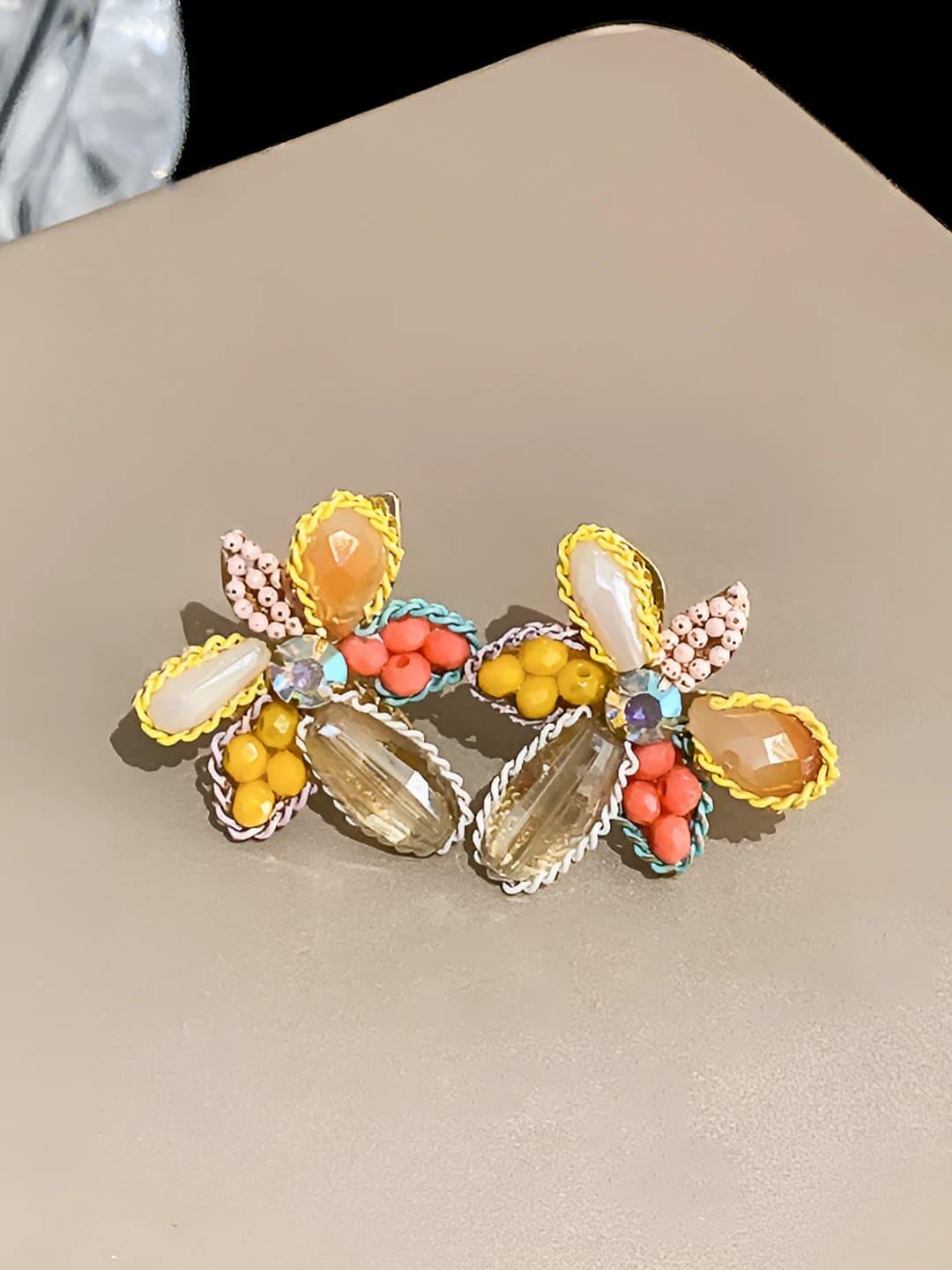 88# Silver post - Yellow - Flowers