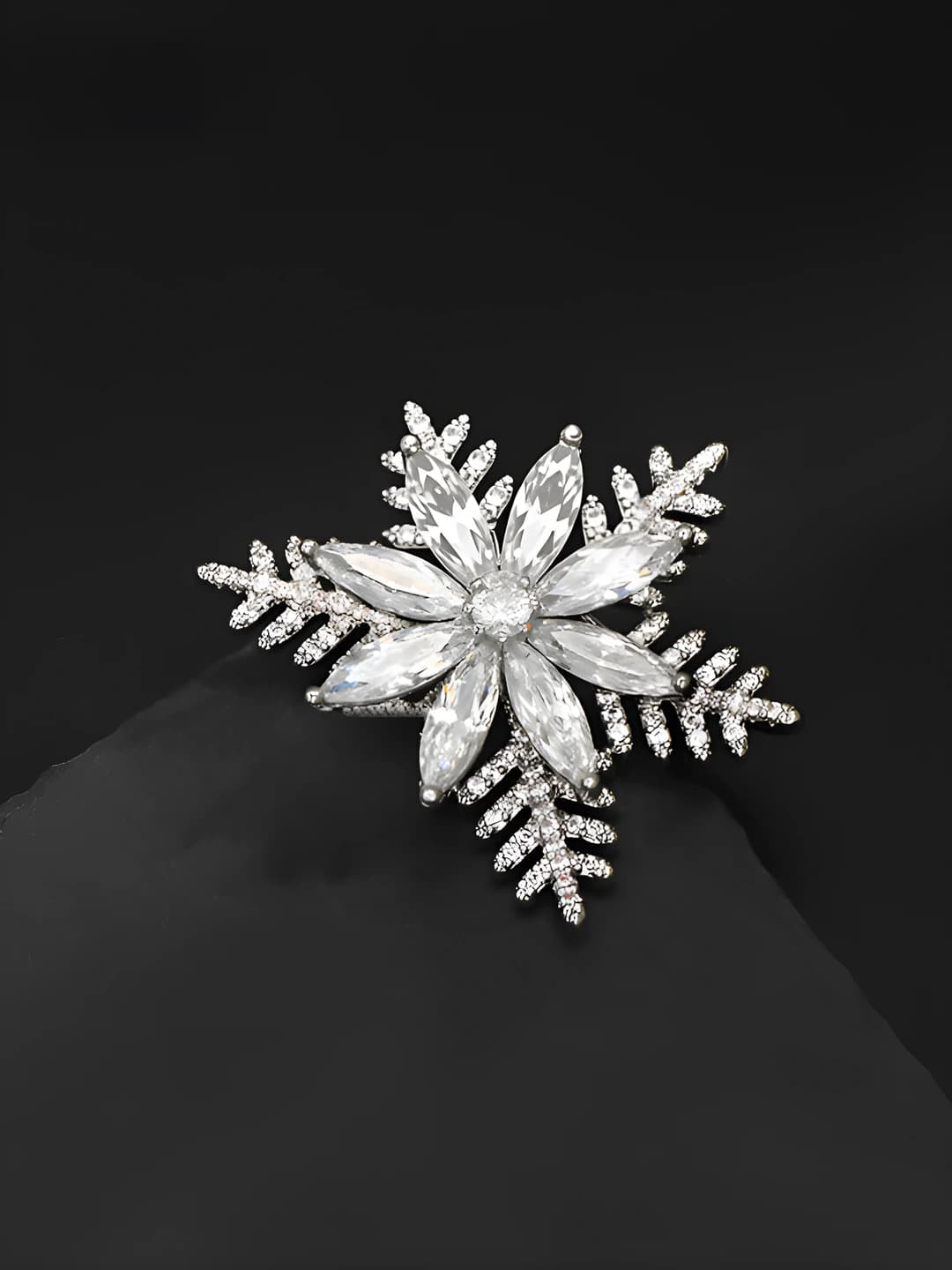 Women's rotating snowflake brooch, ins style, for blazer and coat