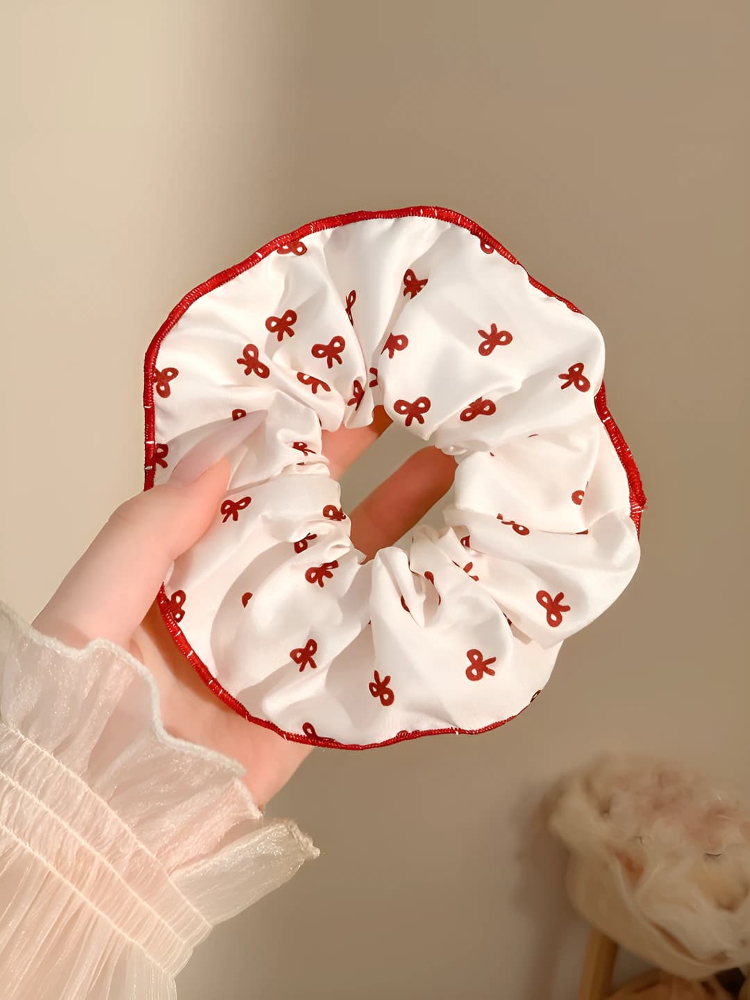 White bow print, 14 cm