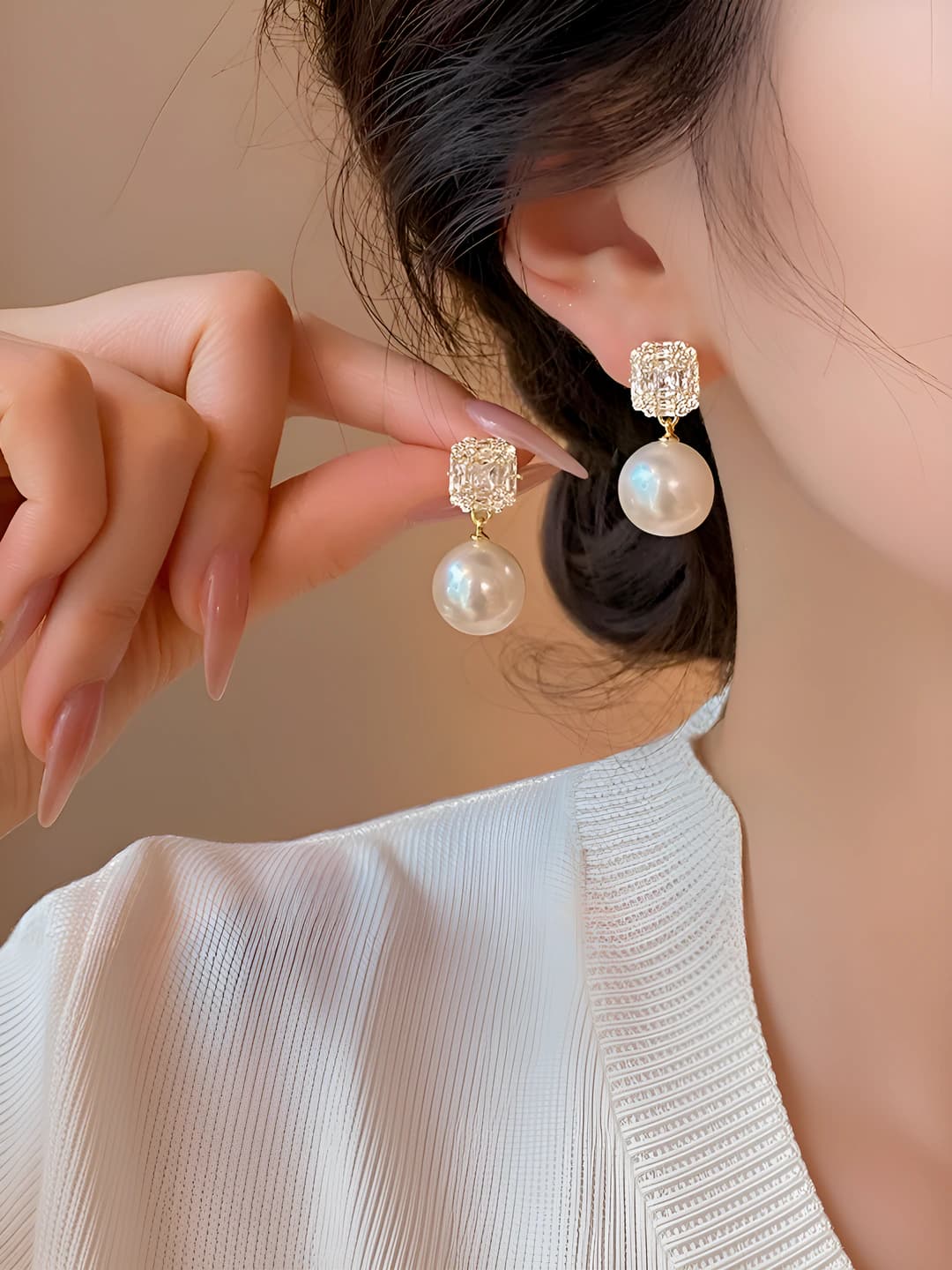 Women's zircon and pearl earrings with geometric shape and ring design element