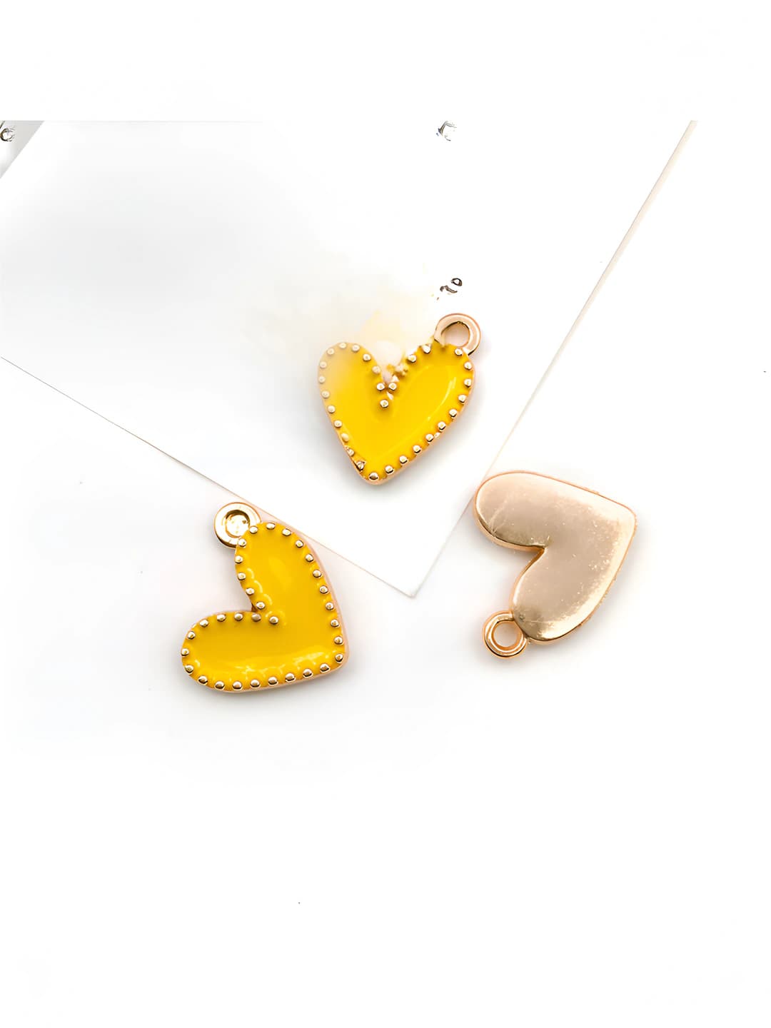 1 pc Yellow heart 13x13mm-0.7g