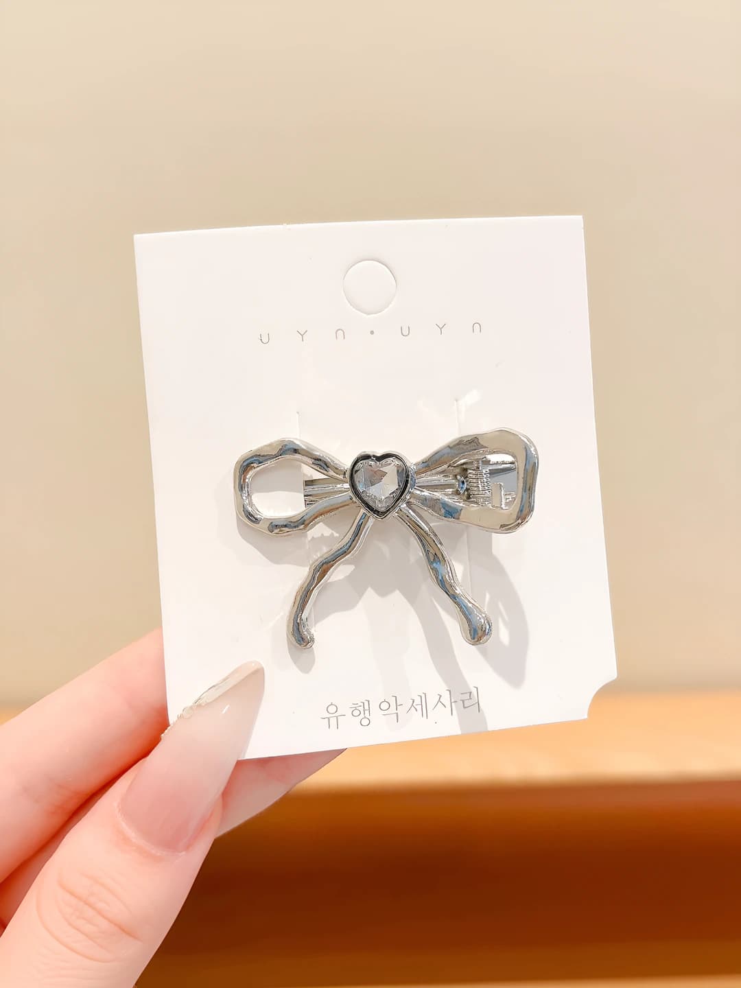 White heart ~5 cm