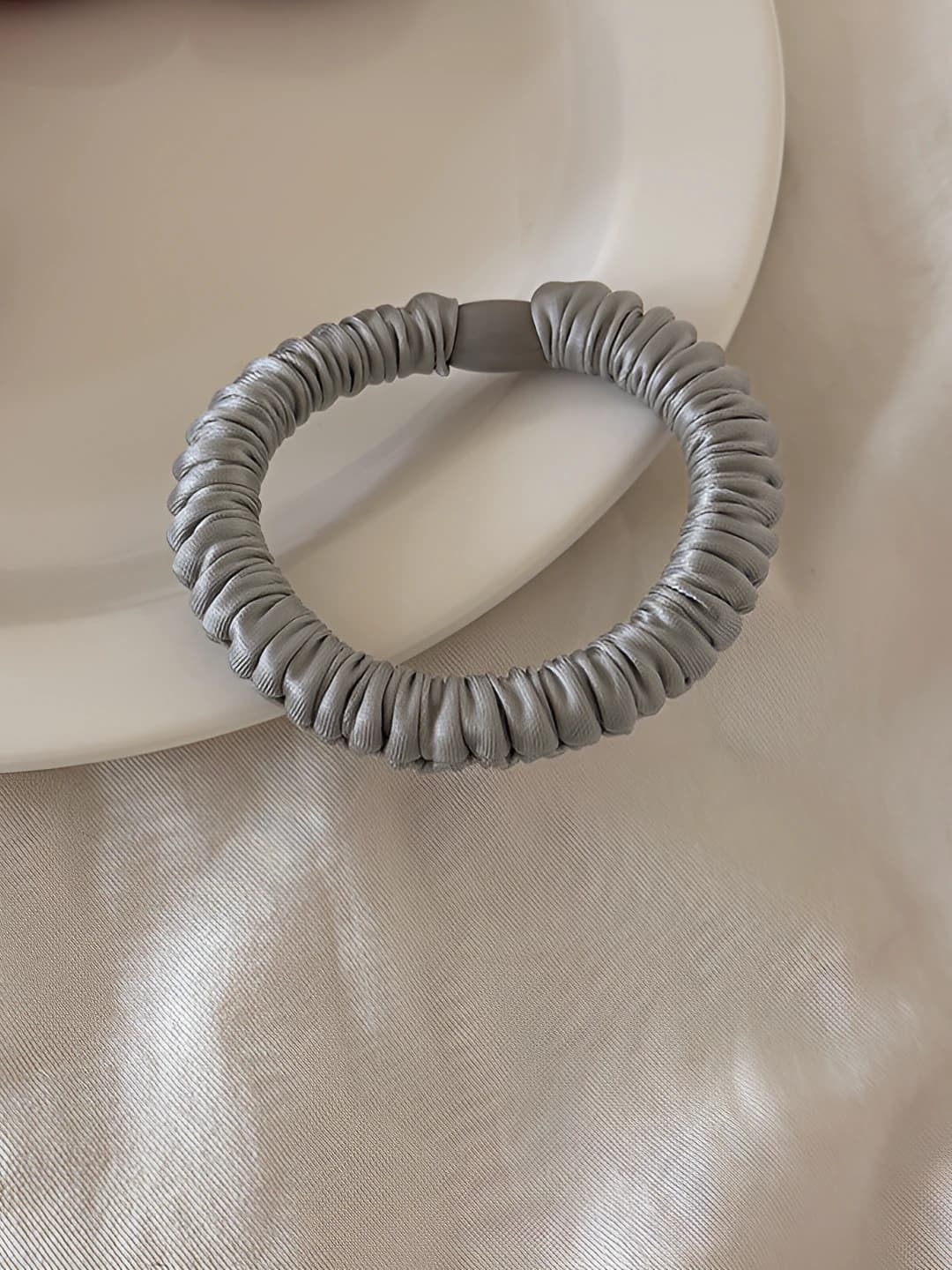 Grey thin hair tie