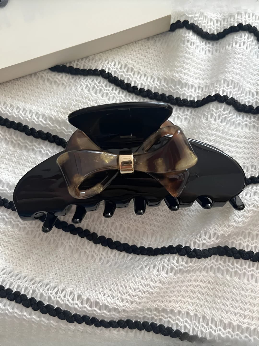 Leopard bow