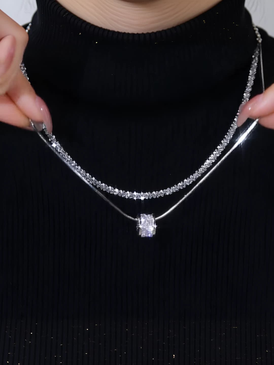Women's two-layer sweater chain in Chanel style with geometric design element