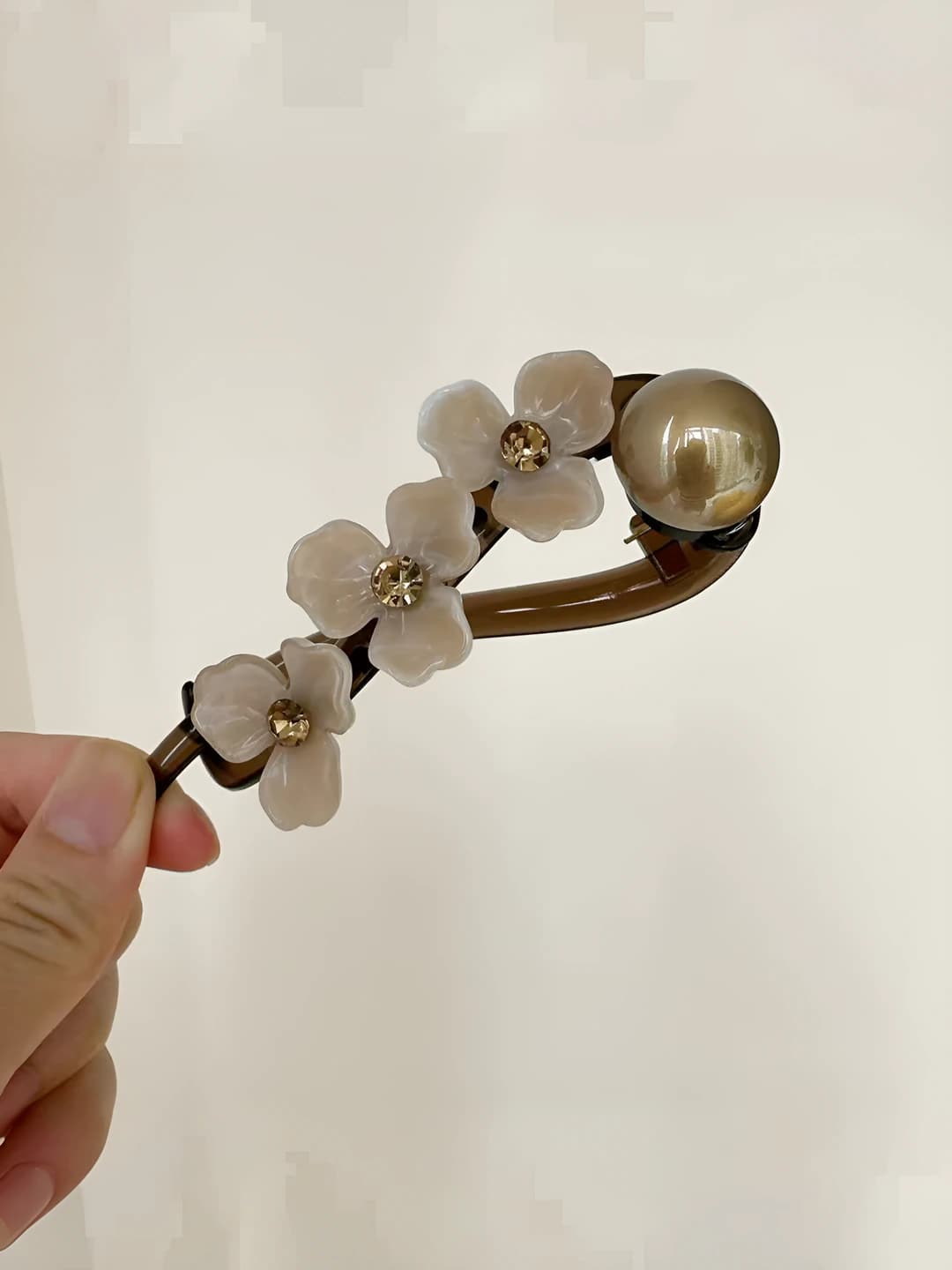 Champagne, floral, ~10.5 cm
