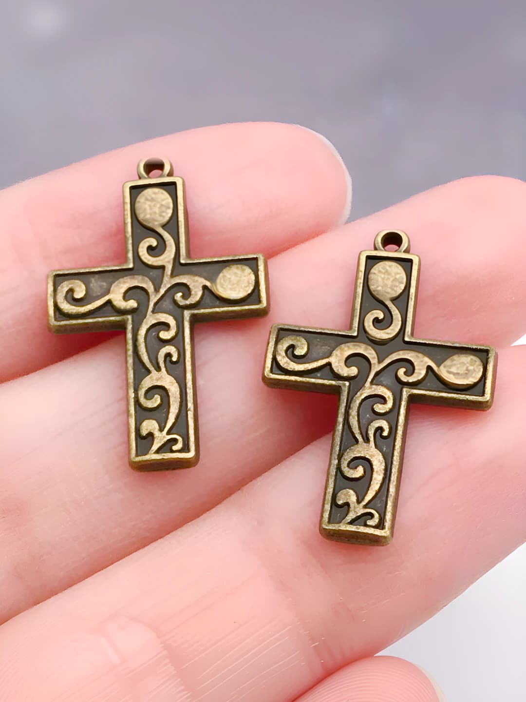 1 ta naqshli xoch, 22x15 mm, 1.4 g