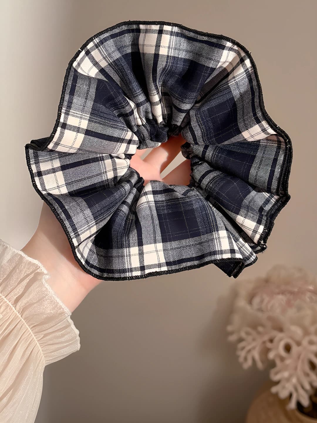 Dark blue houndstooth, 16 cm