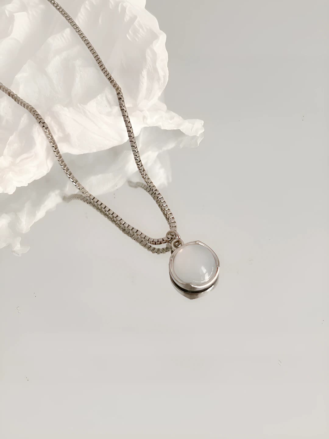 Women's Korean style pendant necklace: 2026 new design, multi-layer clavicle chain, various shapes (star, flowers, animals)