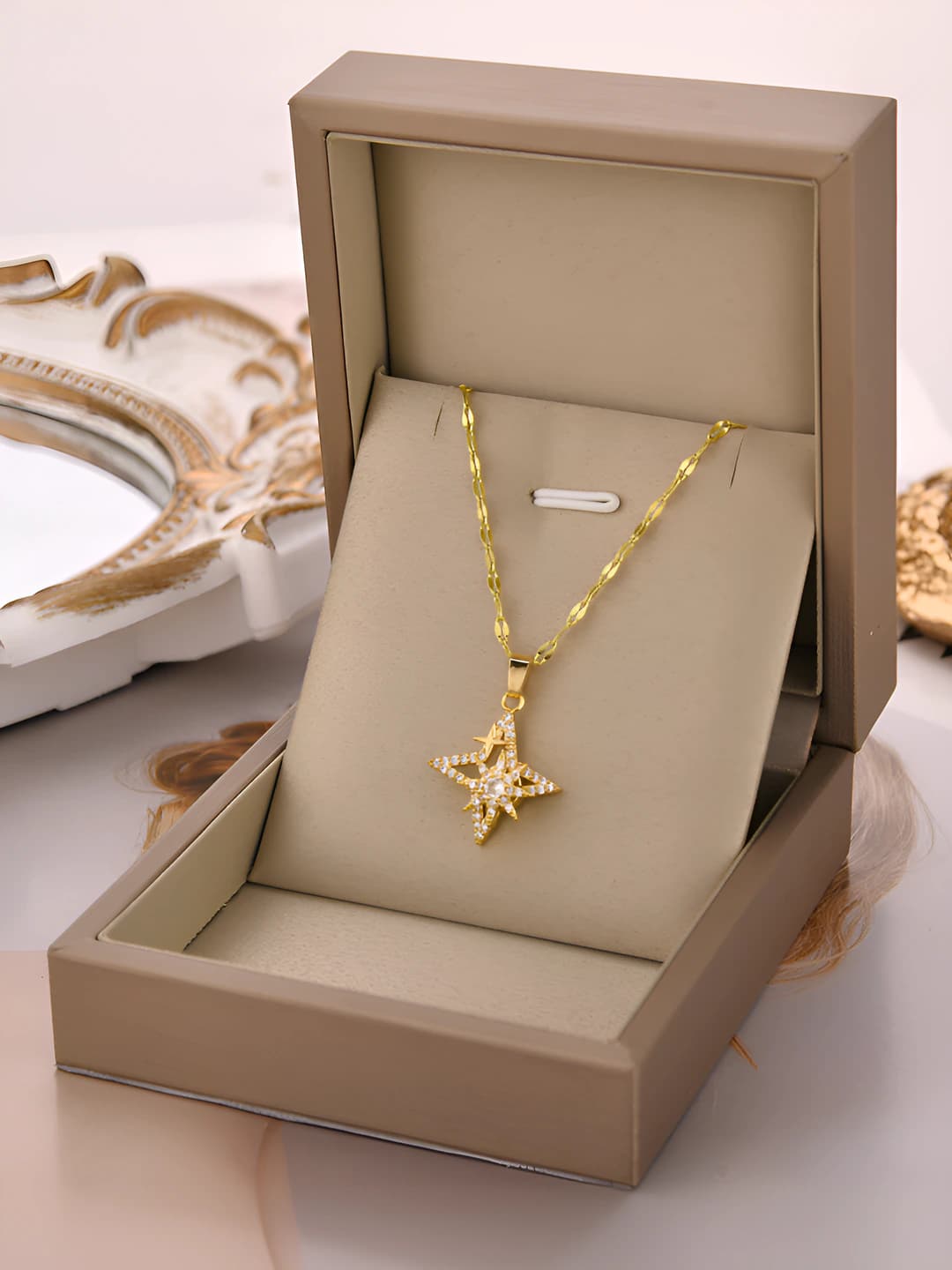Women's titanium steel star pendant chain, zircon inlay, non-fading, minimalist style