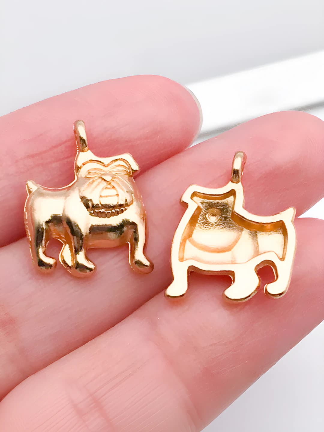 1 shar pei dog 17x13mm-1.1g-20526